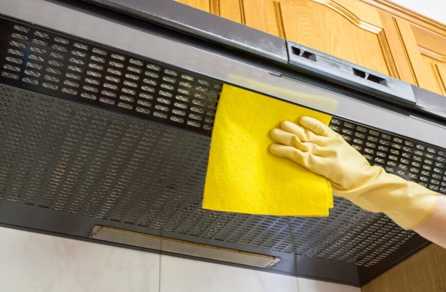 Upptäck våra praktiska tips för rengöring av köksfläkten och ta farväl av ränderna!