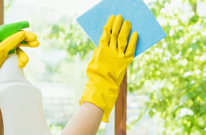 Upptäck ett fantastiskt tips för fönsterputsning: perfekt resultat, effektivt och utan ränder